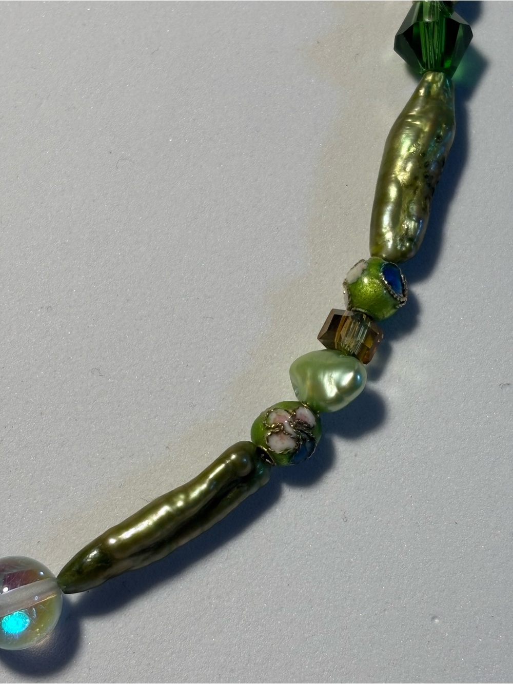 “Fern Hollow Frog”-Botanical Necklace with Glass Frog,Pearls,Cloisonné - Picture 6 of 10